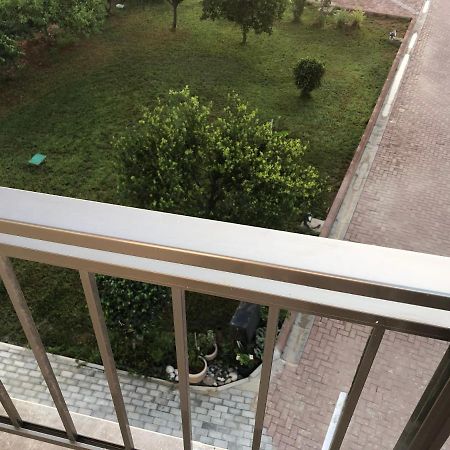 Deniz Airport Suites Никозия Екстериор снимка