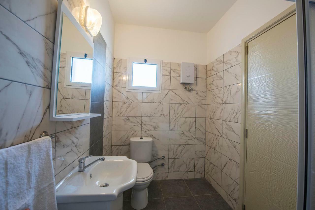 Deniz Airport Suites Никозия Екстериор снимка