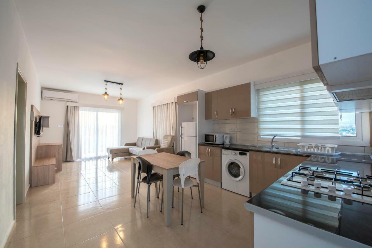 Deniz Airport Suites Никозия Екстериор снимка
