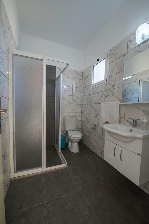 Deniz Airport Suites Никозия Екстериор снимка
