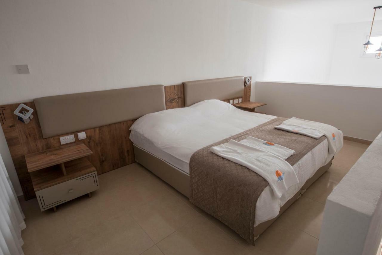 Deniz Airport Suites Никозия Екстериор снимка