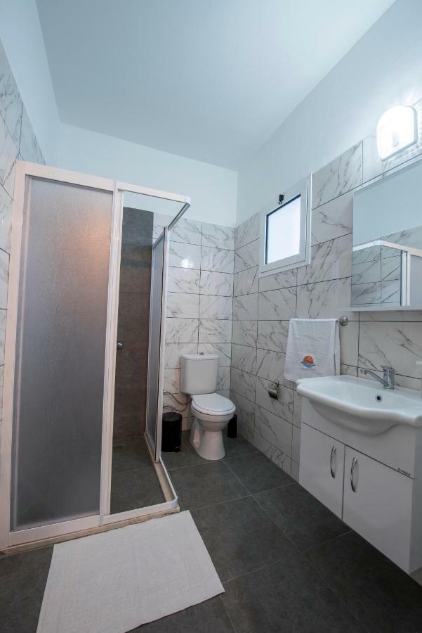 Deniz Airport Suites Никозия Екстериор снимка