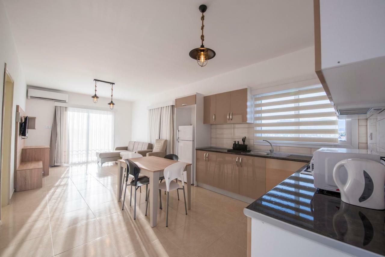 Deniz Airport Suites Никозия Екстериор снимка