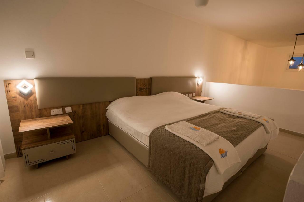 Deniz Airport Suites Никозия Екстериор снимка