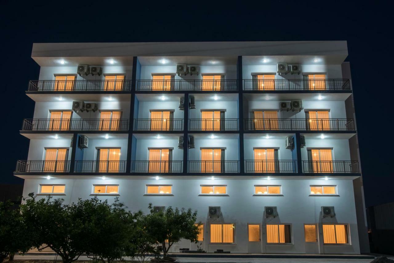 Deniz Airport Suites Никозия Екстериор снимка