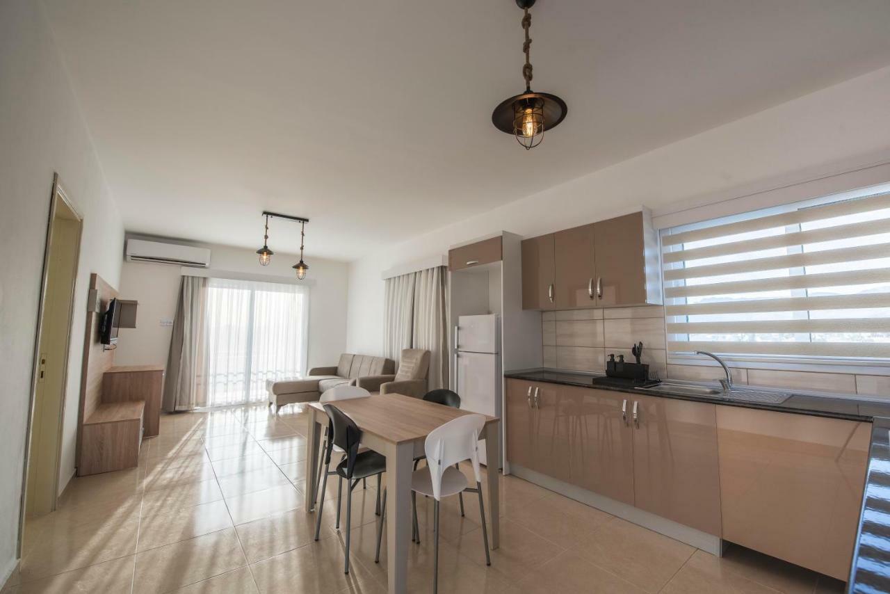 Deniz Airport Suites Никозия Екстериор снимка