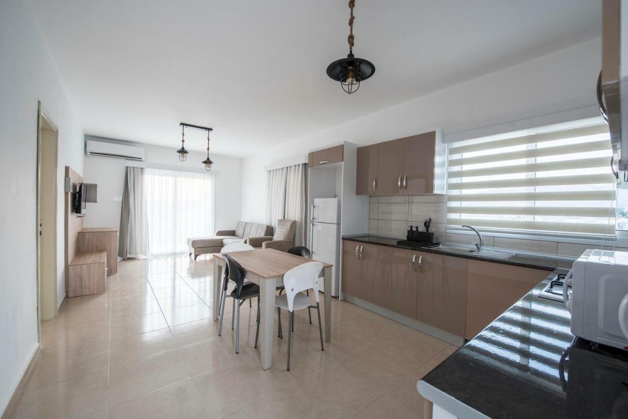 Deniz Airport Suites Никозия Екстериор снимка