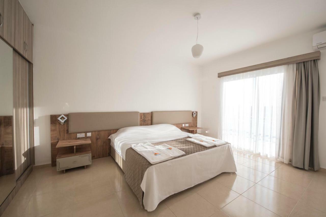 Deniz Airport Suites Никозия Екстериор снимка