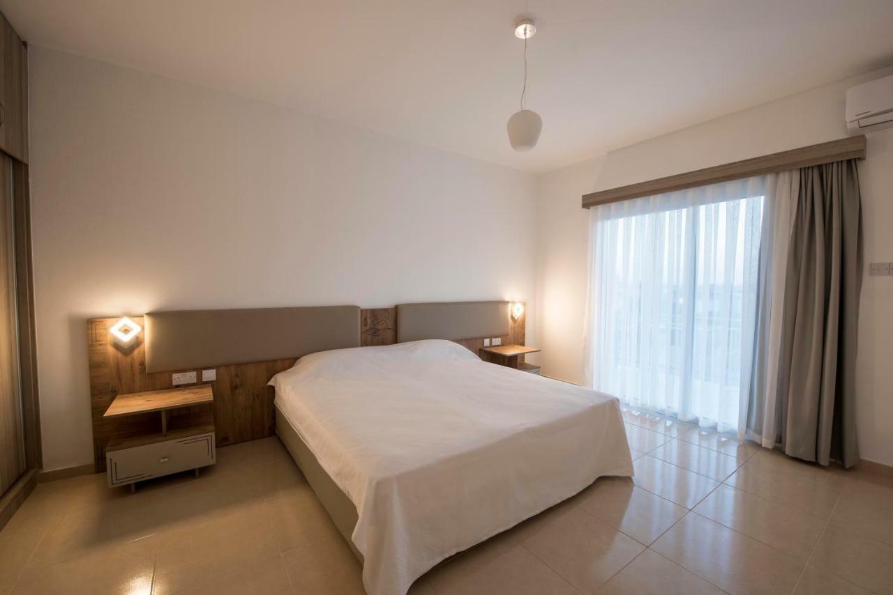 Deniz Airport Suites Никозия Екстериор снимка