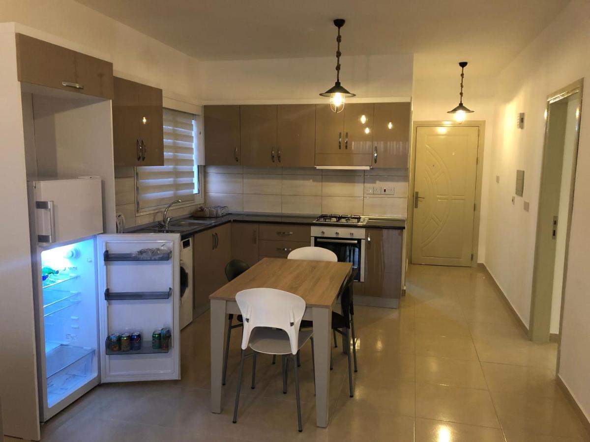 Deniz Airport Suites Никозия Екстериор снимка