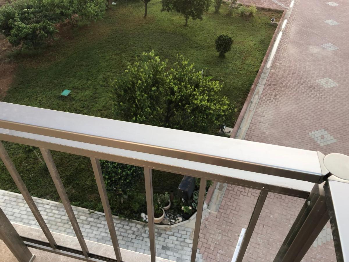 Deniz Airport Suites Никозия Екстериор снимка